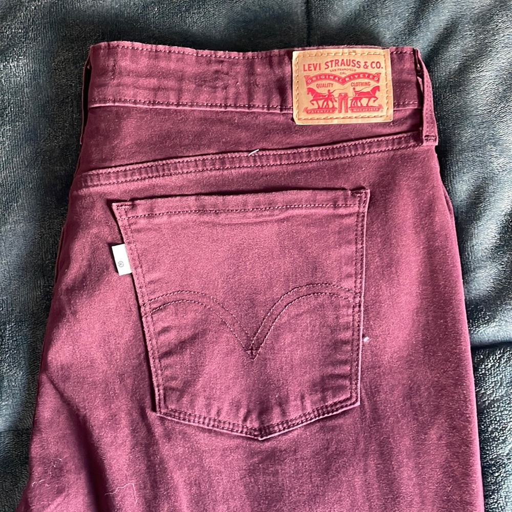 Red Levi’s 505 size 33x32 pants